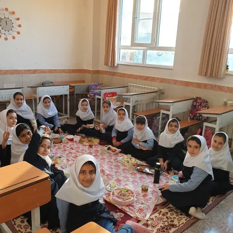 برگزاری صبحانه سالم پایه سوم. سالتحصیلی ۴۰۲
